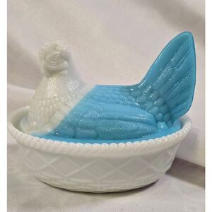 Vintage Westmoreland Milk Hlass Hen on Nest
